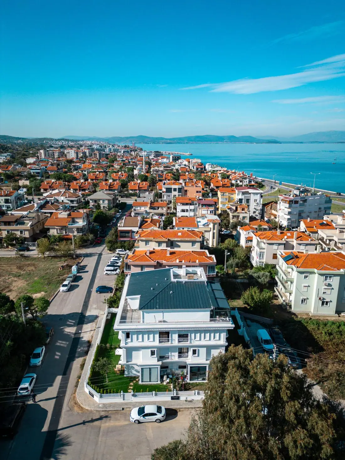 MaxLife Simge: Modern Cephe Mimarisi ve Ferah Yaşam Alanlarıyla Güzelbahçe’de Fark Yaratan Konsept